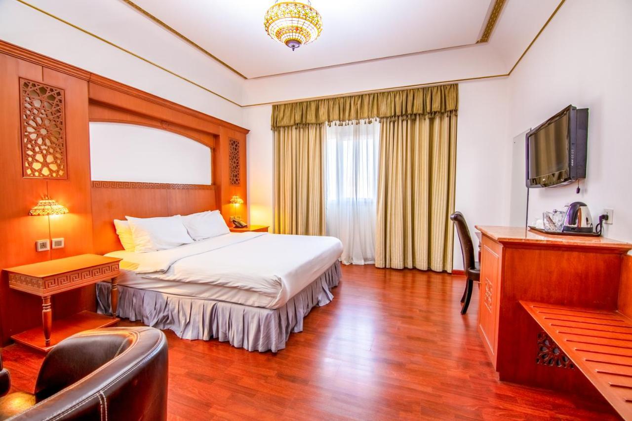 מוסקט The Platinum Hotel מראה חיצוני תמונה
