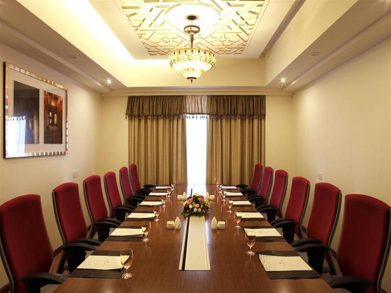 מוסקט The Platinum Hotel מראה חיצוני תמונה