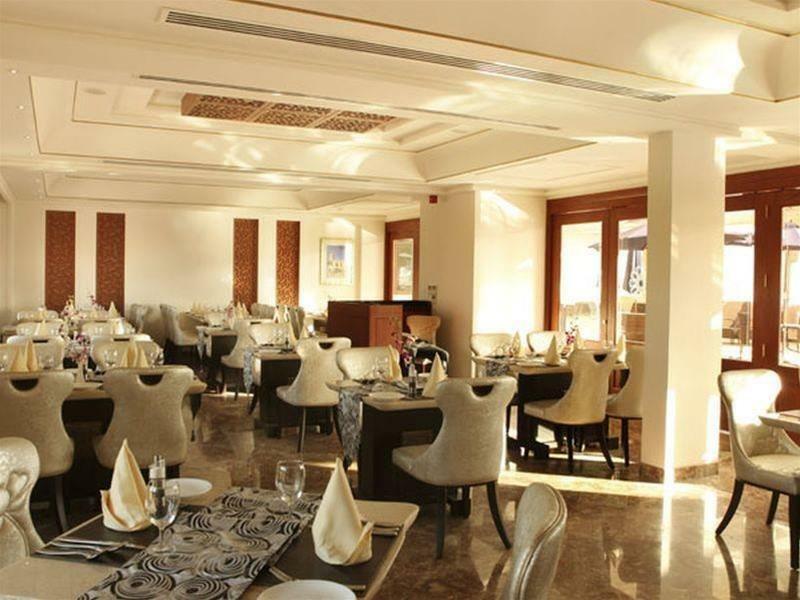 מוסקט The Platinum Hotel מראה חיצוני תמונה